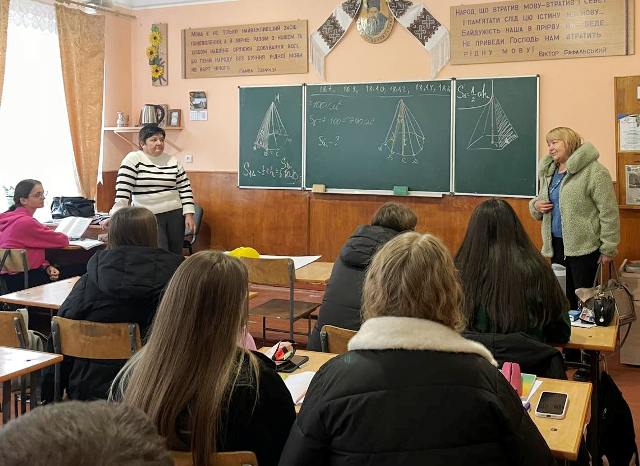 Викладачі розповіли учням про навчання на факультеті філології і журналістики та цікаве студентське життя